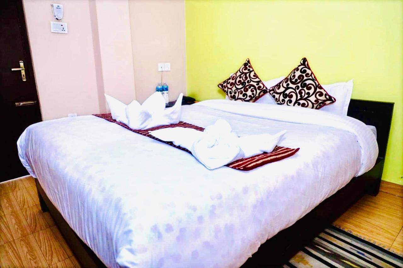 Hotel Donosti Pokhara Zewnętrze zdjęcie