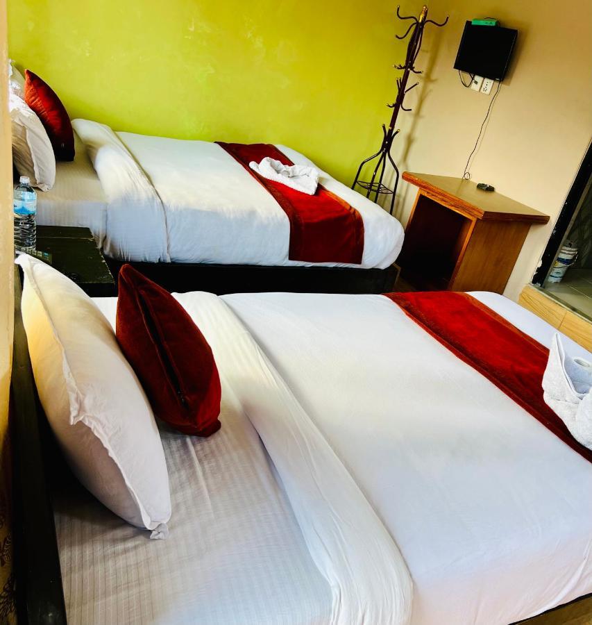 Hotel Donosti Pokhara Zewnętrze zdjęcie