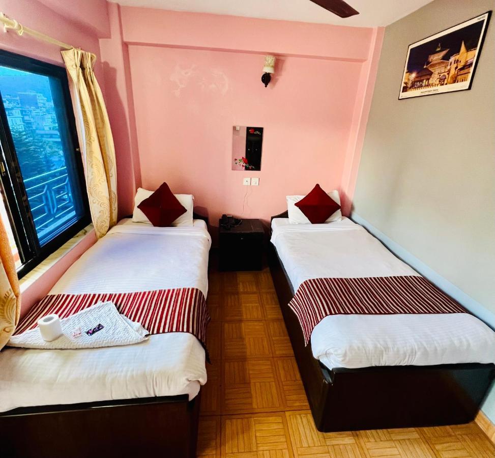Hotel Donosti Pokhara Zewnętrze zdjęcie